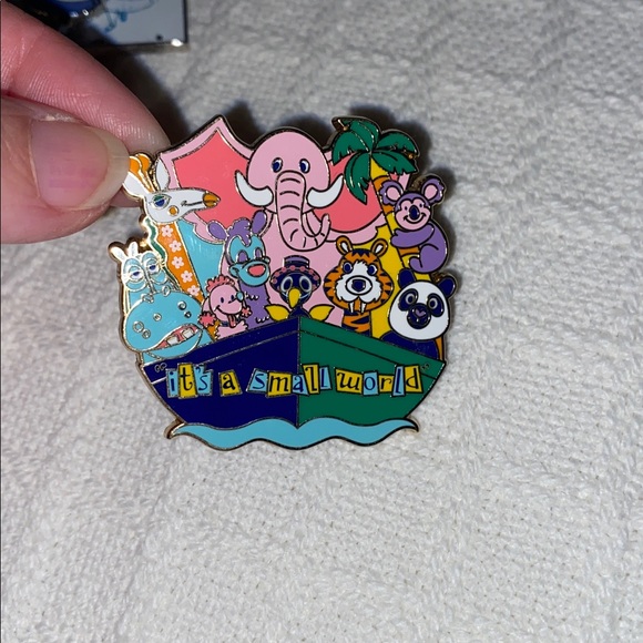 Disney pins - Picture 2 of 7